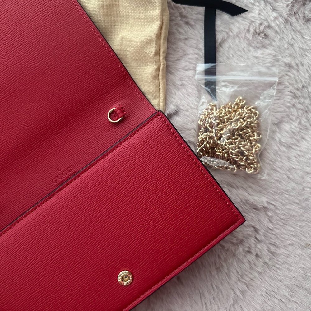 Red Wallet Croos body - Picture 4 of 8